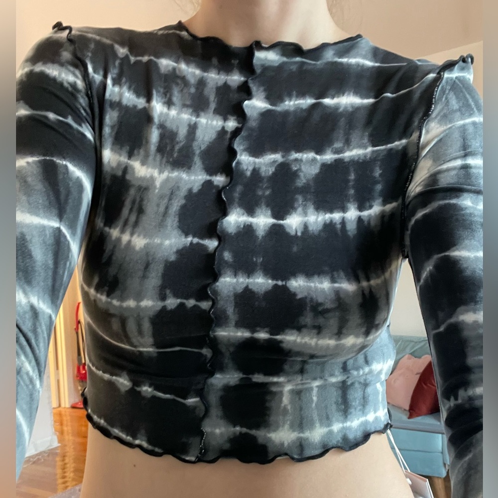 Tiger mist black and white tie dye shirt